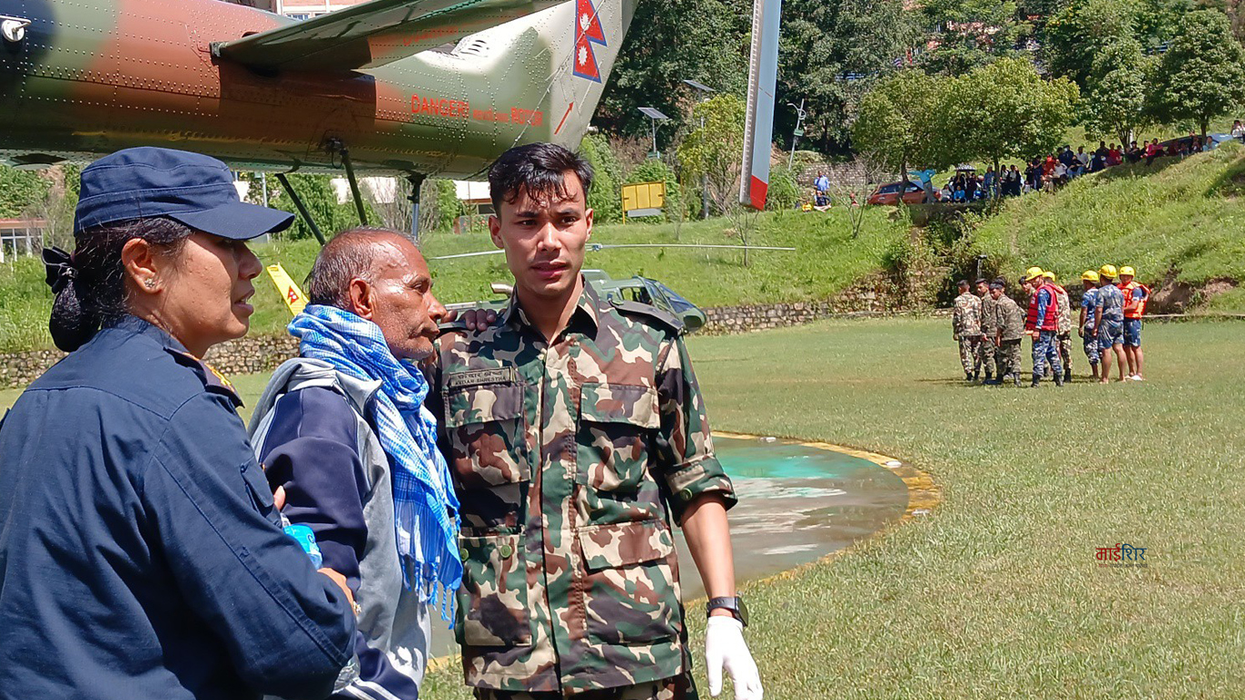 काभ्रेमा हेलिकप्टरबाट ८७ जनाको उद्धार, रोशीबाट सबैभन्दा बढी (तस्बिर सहित)